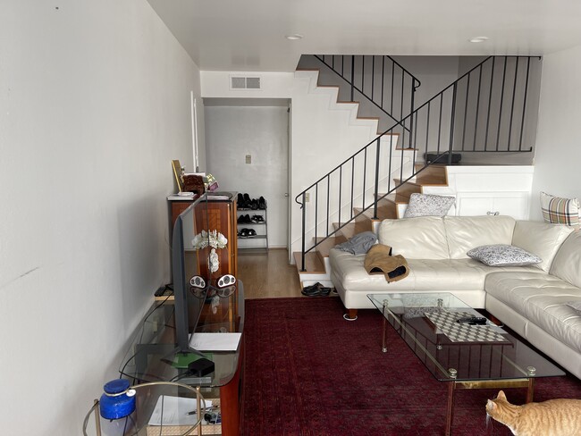 Building Photo - 1690 Orinda Ct