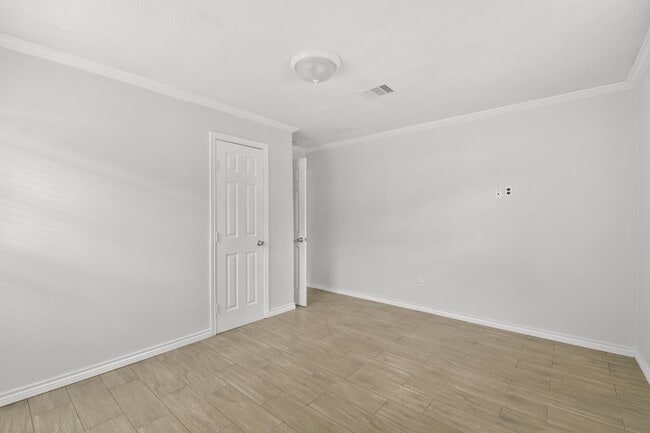 Building Photo - 3718 Dreyfus St