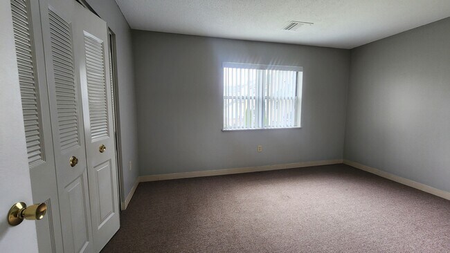 Building Photo - 102 North Point Dr