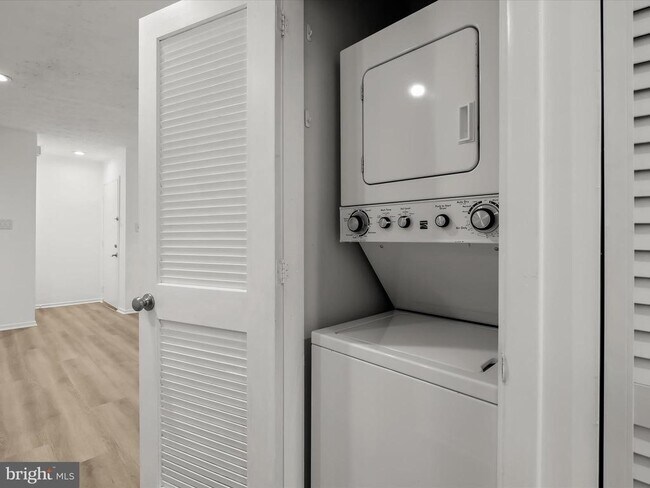 Building Photo - 7517 Weather Worn Way