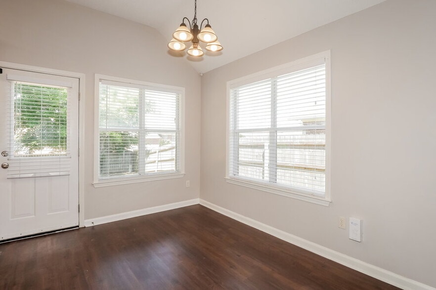 Building Photo - 6391 Braybourne Main
