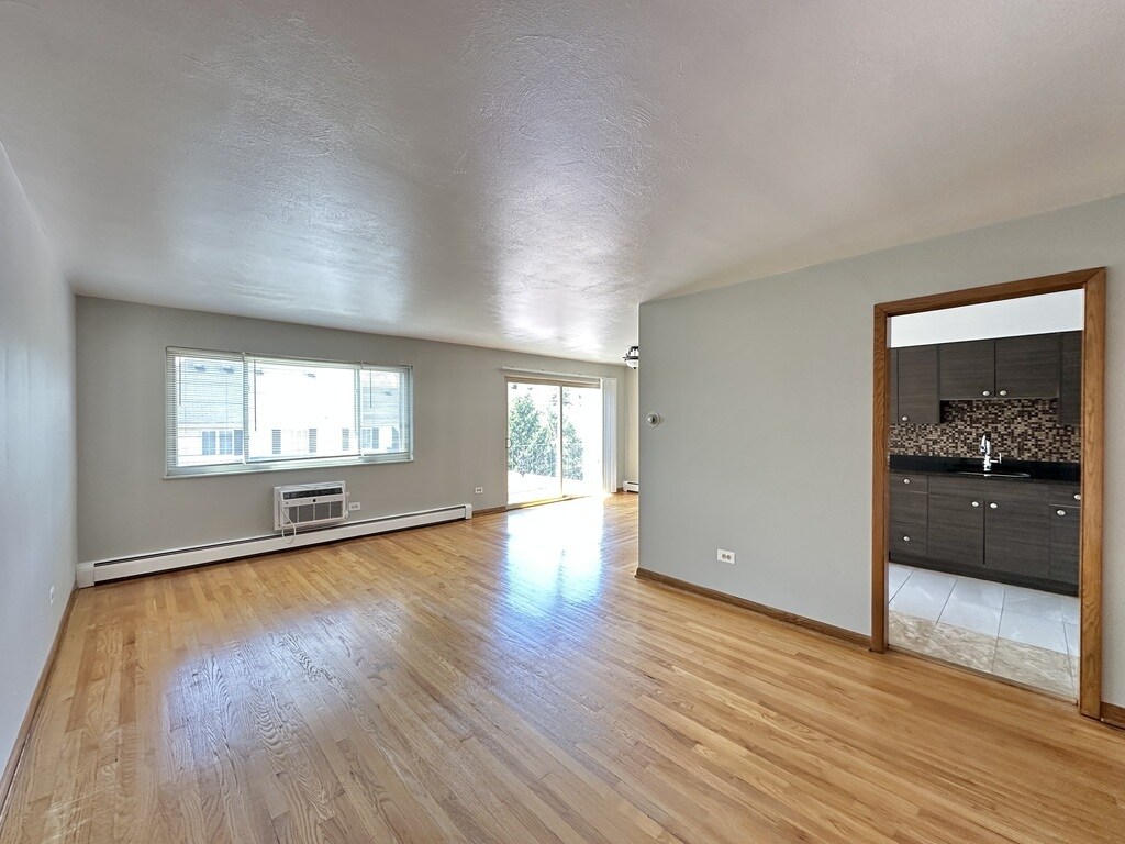 Building Photo - 1639 Oakwood Ave
