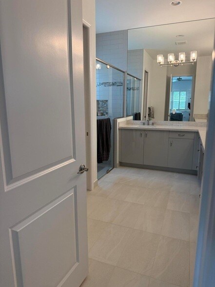 Building Photo - 12597 Vincenza Way