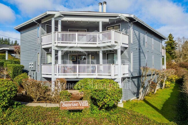 Building Photo - Water view 4 plex close to Silverdale and Public Transportation.