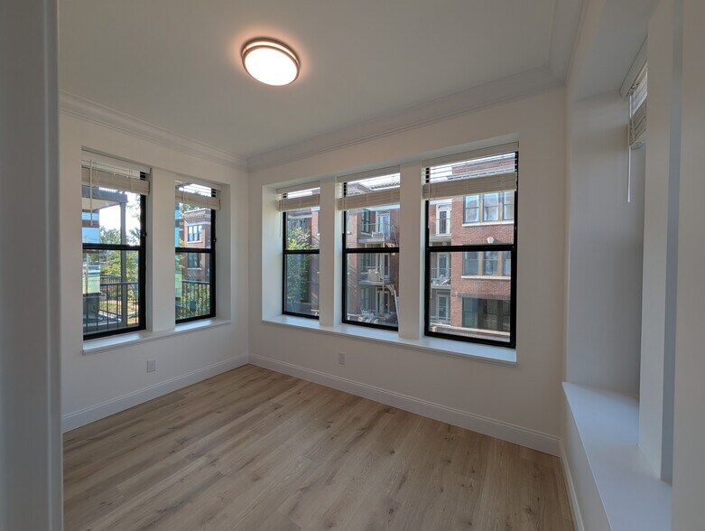 Building Photo - 533 Clara Ave