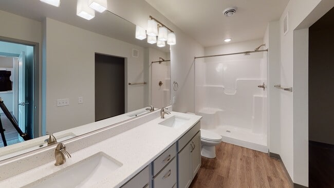 Building Photo - Hidden Creek