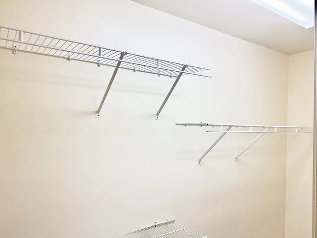 Building Photo - "Charming 2-Bed Oasis with 2.5 Baths on Ed Temple Blvd, Nashville – Cozy Living Awaits!"