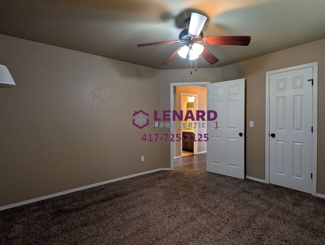 Building Photo - Beautiful 3 Bedroom House with Fenced in Y...