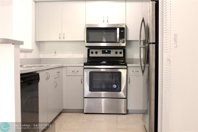 Building Photo - 12172 St.Andrews Pl