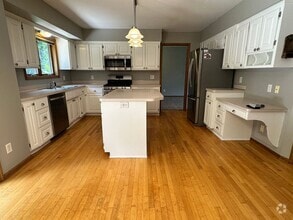 Building Photo - Maple Grove Single Family Home, Office, Fa...