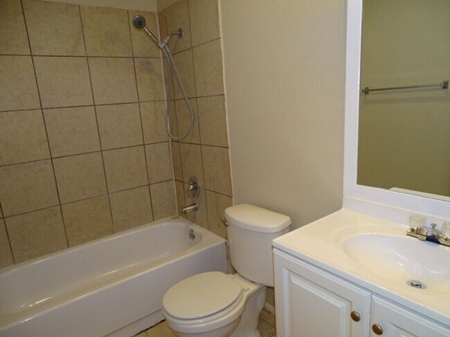 Building Photo - 9122 Ocean Gate St