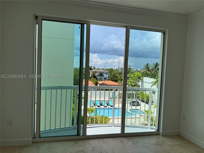 Building Photo - 9172 Collins Ave