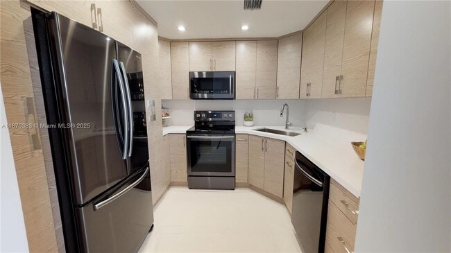 Building Photo - 5601 Collins Ave