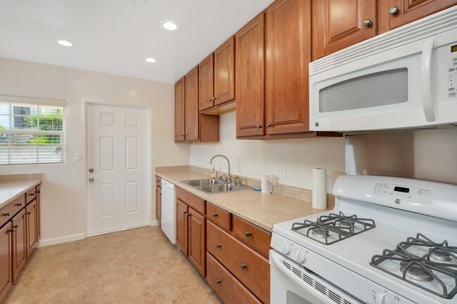 Building Photo - Single Level Family House