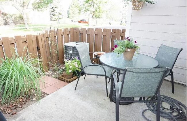 Building Photo - Beautifully Updated Townhome with Attached...