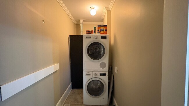 Building Photo - Charming Downtown Greenville Home Available Now!