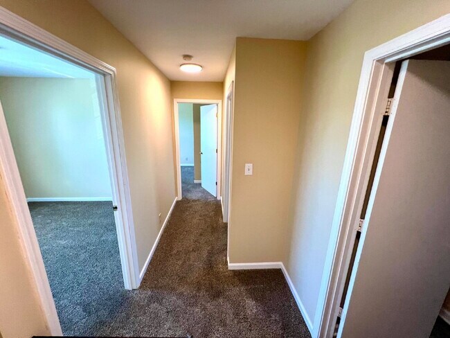 Building Photo - 351 PEABODY DRIVE UNIT 5 (3 BEDROOM UNIT)