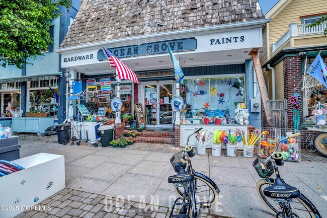 Building Photo - 49 Franklin Ave