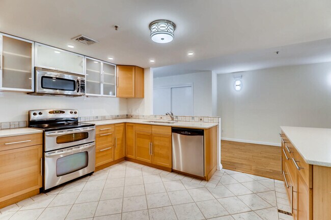 Building Photo - 250 President St