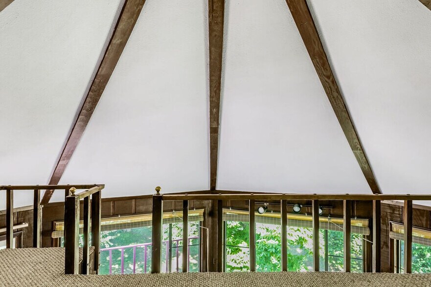 Building Photo - 325 Poplar Hill Ln