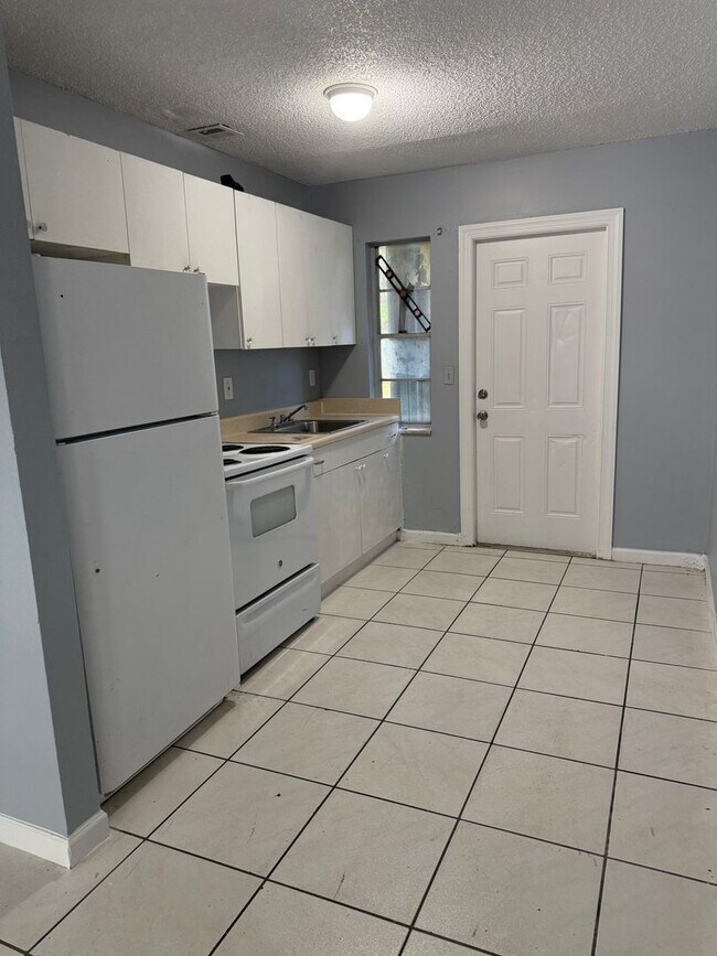 Building Photo - JEP9151176 LLC