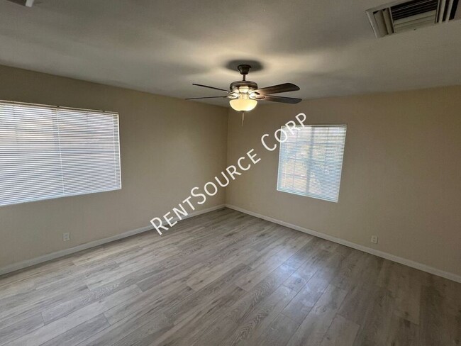 Building Photo - 440 Lillian Dr