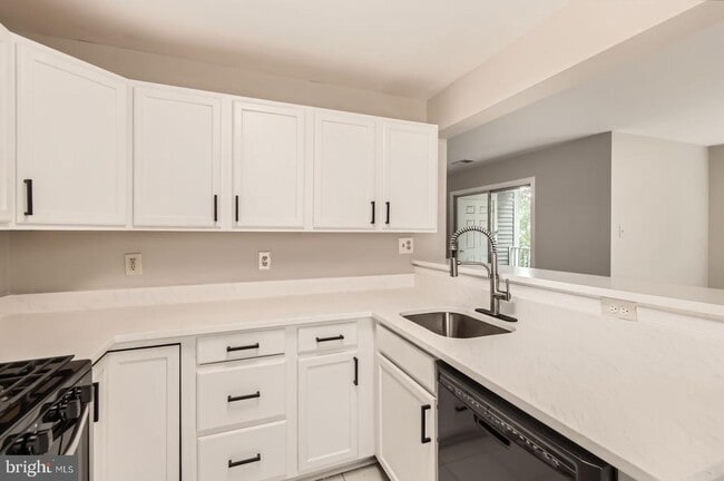 Building Photo - 8813 Stoneridge Cir