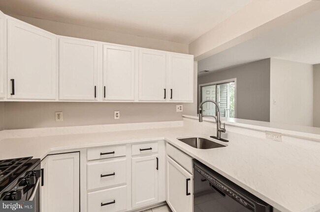Building Photo - 8813 Stoneridge Cir