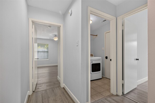 Building Photo - 7206 Glen Rosa Dr