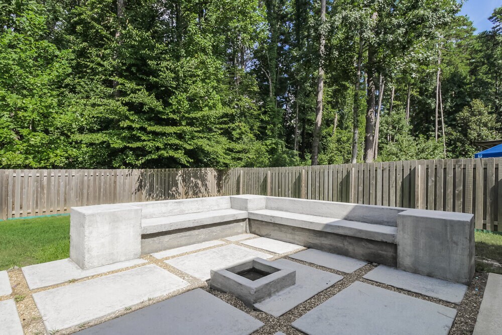 Building Photo - 128 Creekwood Tr