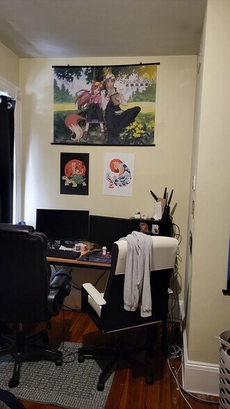 Building Photo - 12 Linden St