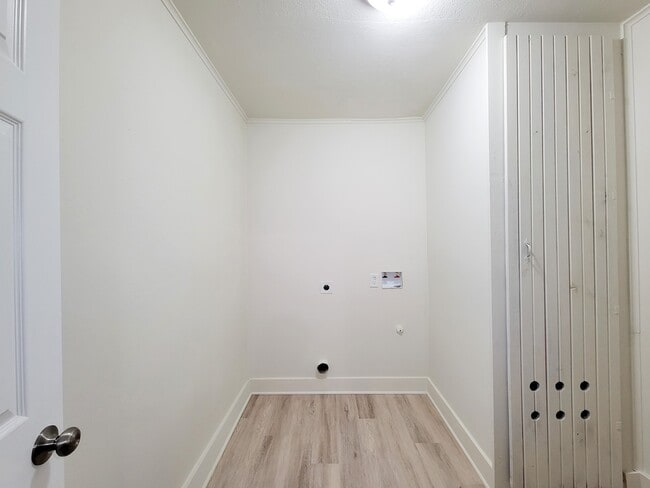 Building Photo - 133 S Yaupon St