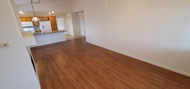 Building Photo - Beautiful Condo in Gated Community with Po...