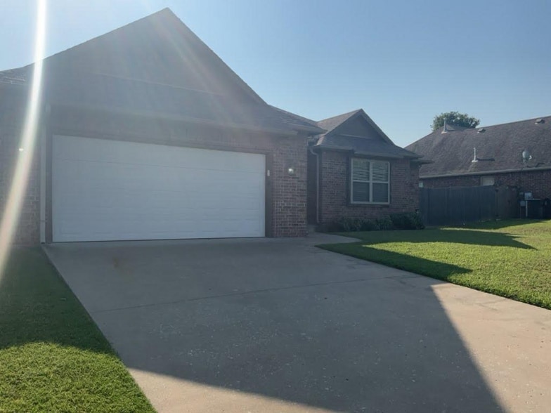 Primary Photo - 14537 S Urbana Ct