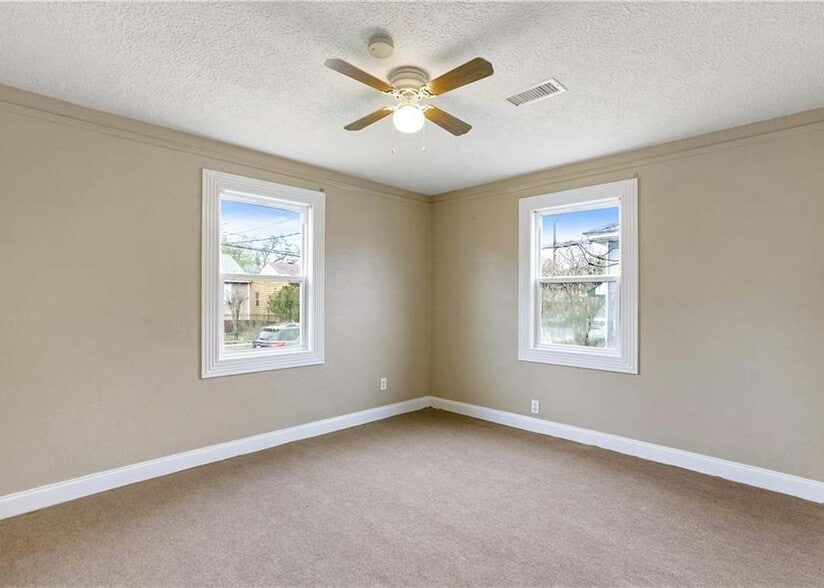 Building Photo - 822 Sumner St