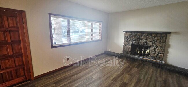 Building Photo - 714 W Kiernan Ave