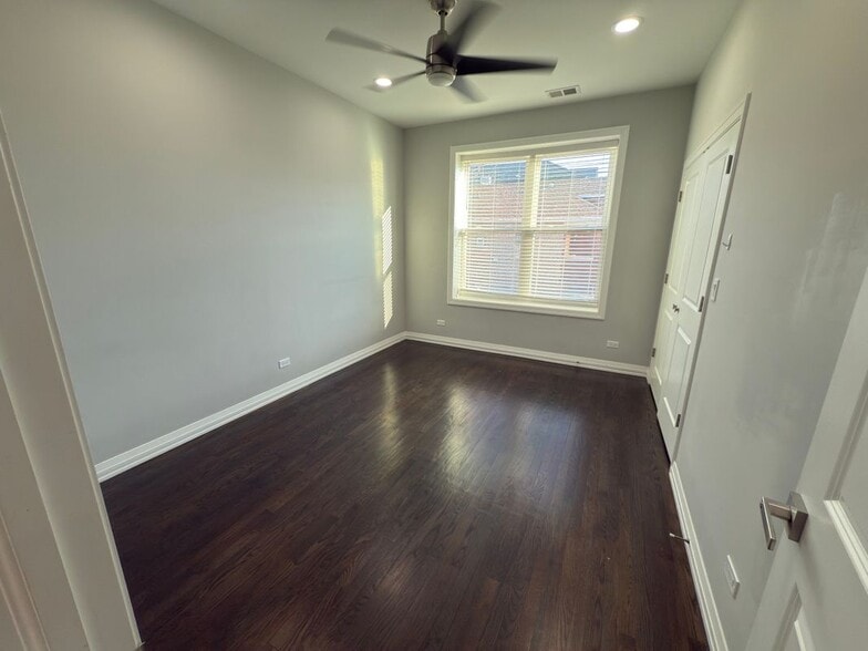 Building Photo - 7427 W Addison St