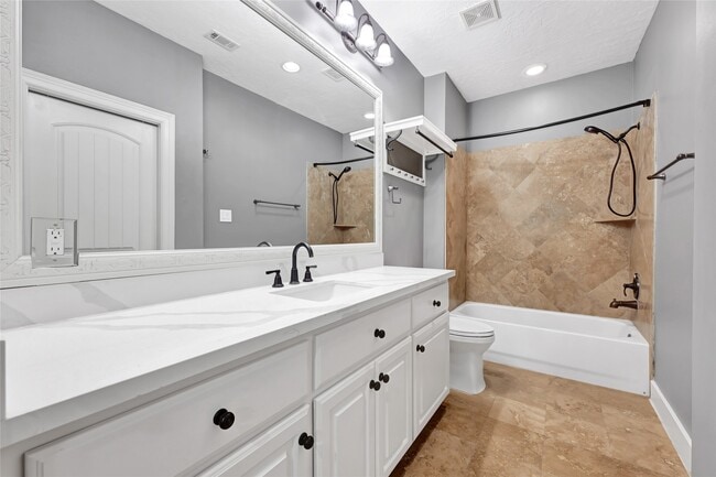 Building Photo - 210 Breezy Way