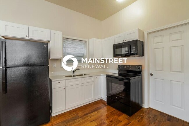 Building Photo - 3 Bedroom Pet-Friendly Home in Louisville,...
