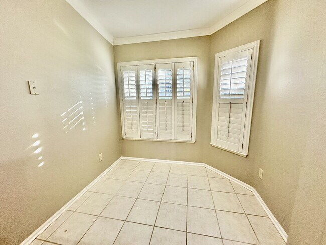 Building Photo - Recently Updated Two Bedroom Home in Sun C...