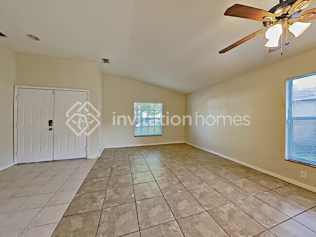 Building Photo - 5511 Lake Leta Blvd