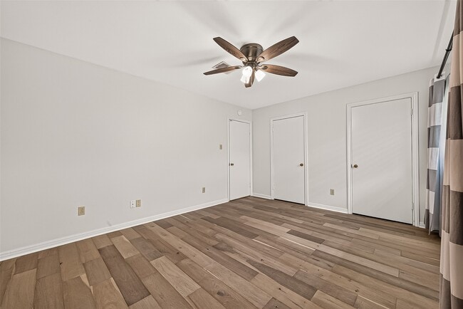 Building Photo - 12411 Pinerock Ln