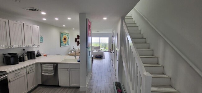 Building Photo - 1550 S Ocean Dr