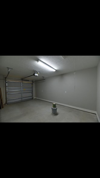 Building Photo - 6150 Hansen Blvd