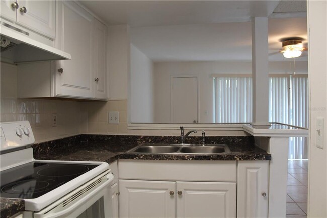 Building Photo - 3832 N Lake Dr