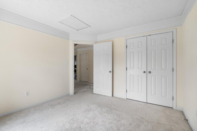 Building Photo - 6331 Claridge Dr S