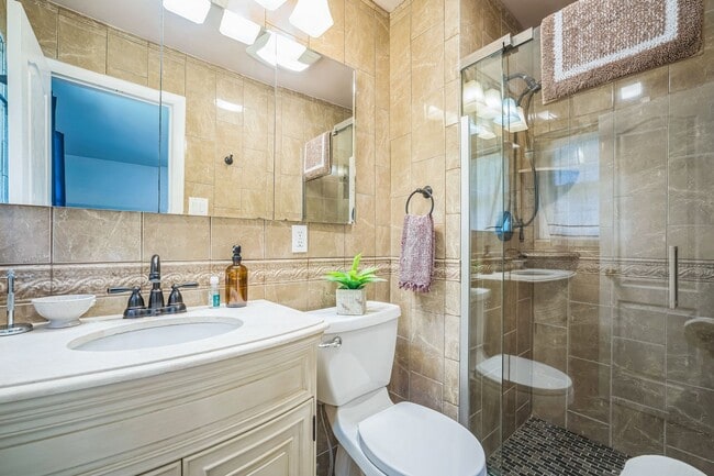 Building Photo - Charming 4 Bedroom Brick Home - Ideal Loca...