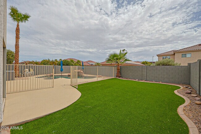 Building Photo - 15569 W Gelding Dr
