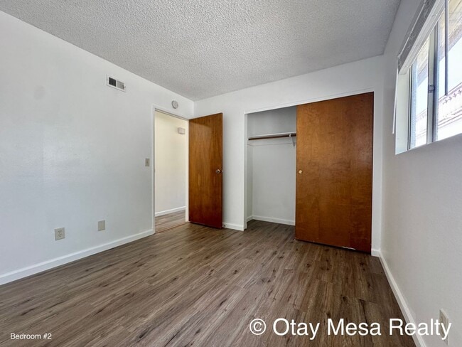 Building Photo - Spacious 3BR Home with Garden Beds & Pet-F...