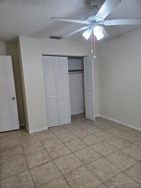 Building Photo - 402 Lakeside Dr